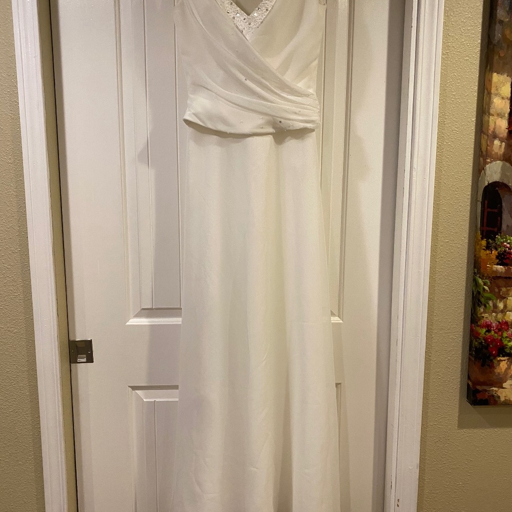 Dere Kiang Wedding Dress, size 8, Floor Length